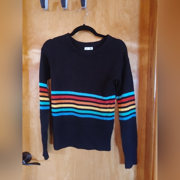 assorted sweaters - Picture 13 of 14